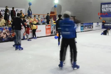 Adana Geri Dönüşüm Dostu Buz Pisti Açıldı
